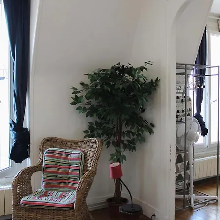 Apartman Bright Nest With A Small View On The Eiffel Tower Levallois-Perret