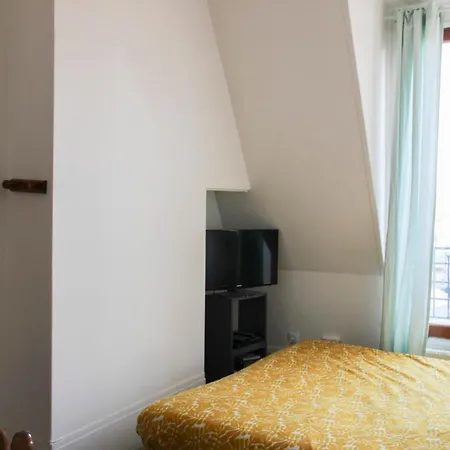 Apartman Bright Nest With A Small View On The Eiffel Tower